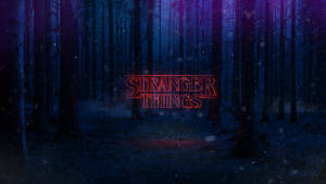 Stranger Things 4K Logotipo en el Bosque — Azul oscuro aesthetic Fondos de pantalla