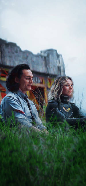 Fondo de pantalla Sylvie Tímida y Loki — iPhone 15 Fondos de pantalla