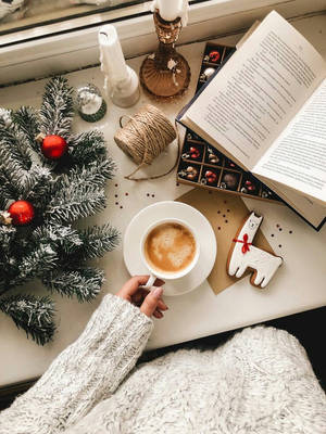 Fondo de pantalla de taza y galleta acogedora de Navidad — Estética navideña acogedora Fondos de pantalla