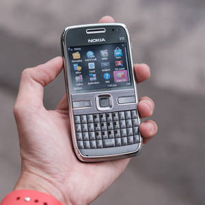 Teléfono con Teclado Nokia E72