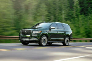 Toma de Acción de un Lincoln Navigator