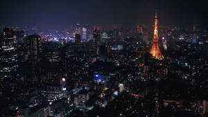 Fondo de pantalla de vista aérea de la Torre de Tokio en la ciudad de noche