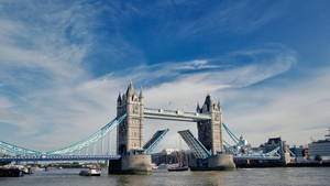 Fondo de pantalla Tower Bridge Cerrado en Londres — Pro Display XDR Fondos de pantalla