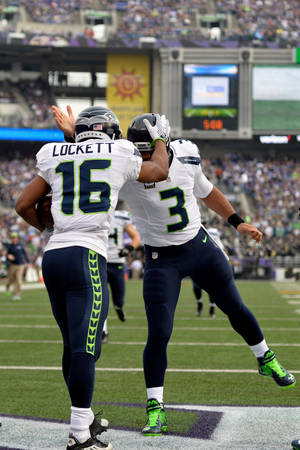 Tyler Lockett Russell Wilson Jugador de Fútbol Americano Seattle Seahawks — Fútbol Fondos de pantalla