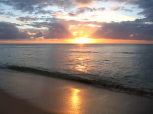 Imágenes de atardecer en la playa — Atardecer en la playa Fondos de pantalla