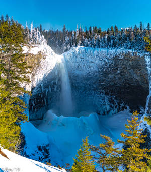 Fondo de pantalla de cascada congelada en invierno — Oppo Find N6 Fondos de pantalla