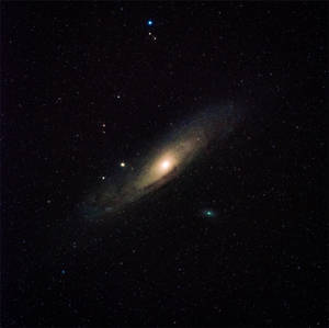Increíble fondo de pantalla de galaxia elíptica y estrellas.