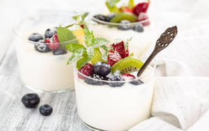 Fondo de pantalla de Vaso de Leche con Moras — 16:10 Fondos de pantalla