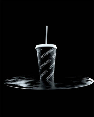 Fondo de pantalla de Vaso de Soda Vetements — 4:5 Fondos de pantalla