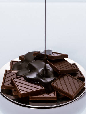 Fondo de pantalla de vertido de jarabe de chocolate oscuro — 3:4 Fondos de pantalla
