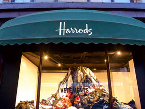 Fondo de pantalla de Vetements en Harrods — 4:3 Fondos de pantalla