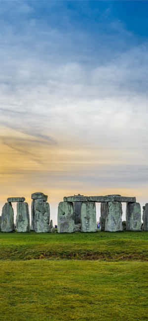 Vista majestuosa de Stonehenge al atardecer — Redmi Note 15 Special Fondos de pantalla