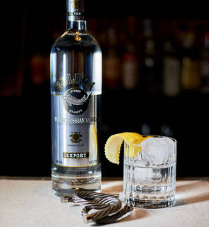 Vodka Beluga con Cáscara de Limón — Galaxy Z Flip 8 Fondos de pantalla