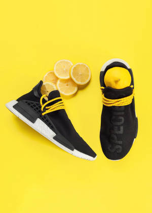 Fondo de pantalla Zapatos Amarillos con Limones — OnePlus Pad 3 Pro Fondos de pantalla